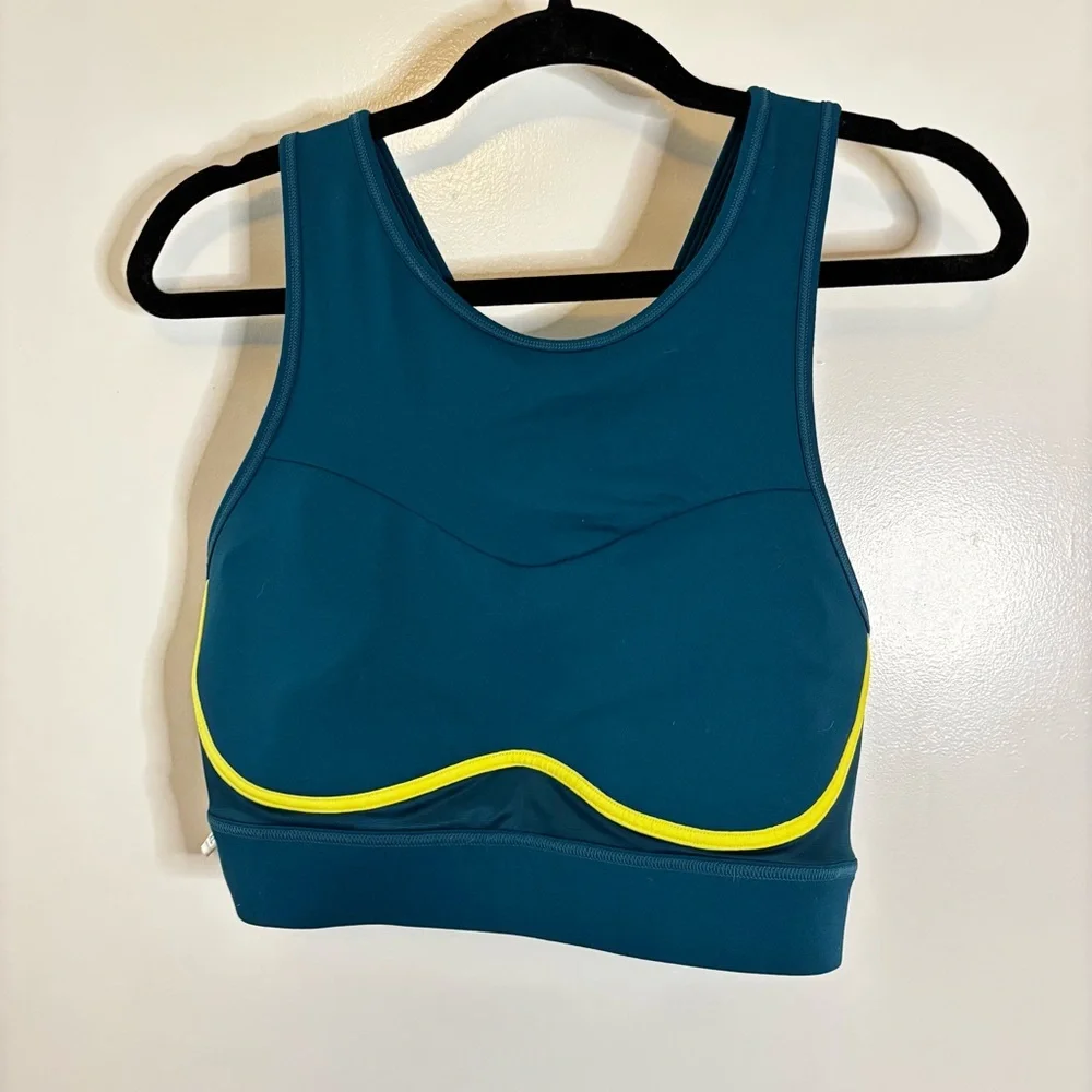 Fabletics Blare Cross Back Sports Bra - Picture 7 of 12